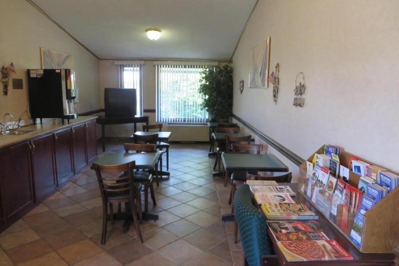 Knights Inn Canton Bagian luar foto