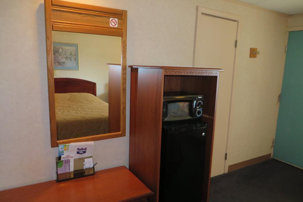 Knights Inn Canton Bagian luar foto