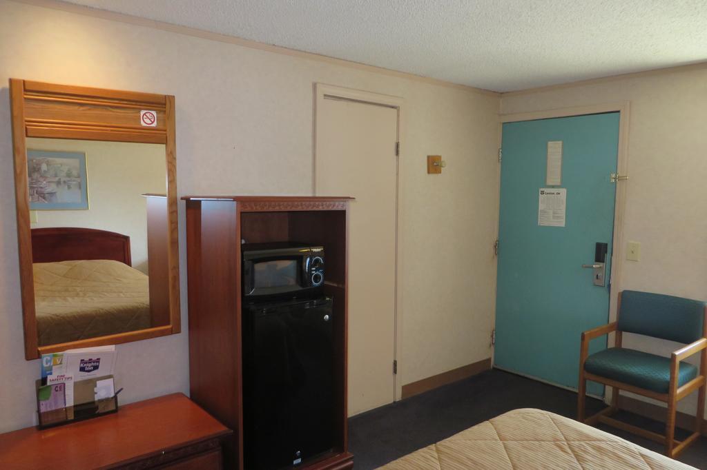 Knights Inn Canton Bagian luar foto