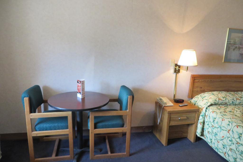 Knights Inn Canton Bagian luar foto