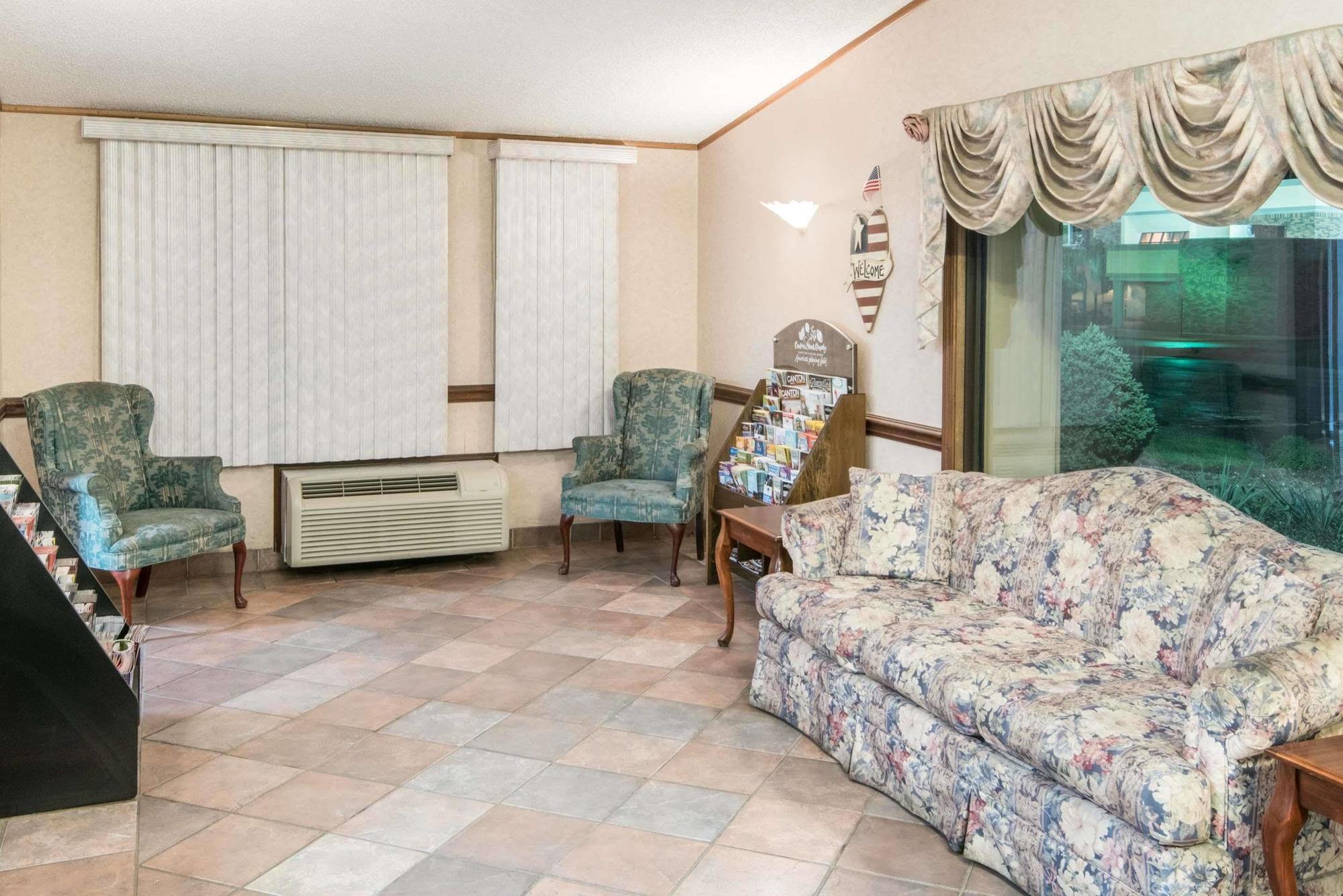 Knights Inn Canton Bagian luar foto