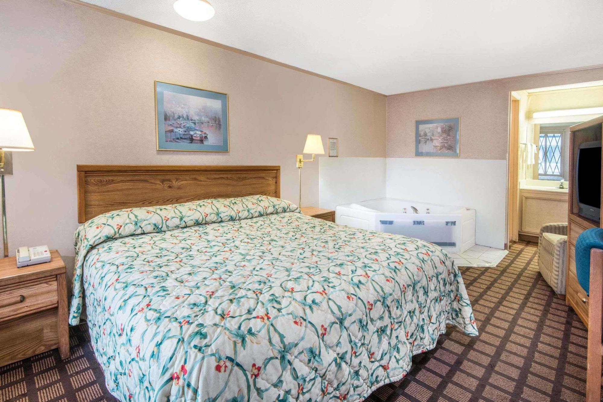 Knights Inn Canton Bagian luar foto