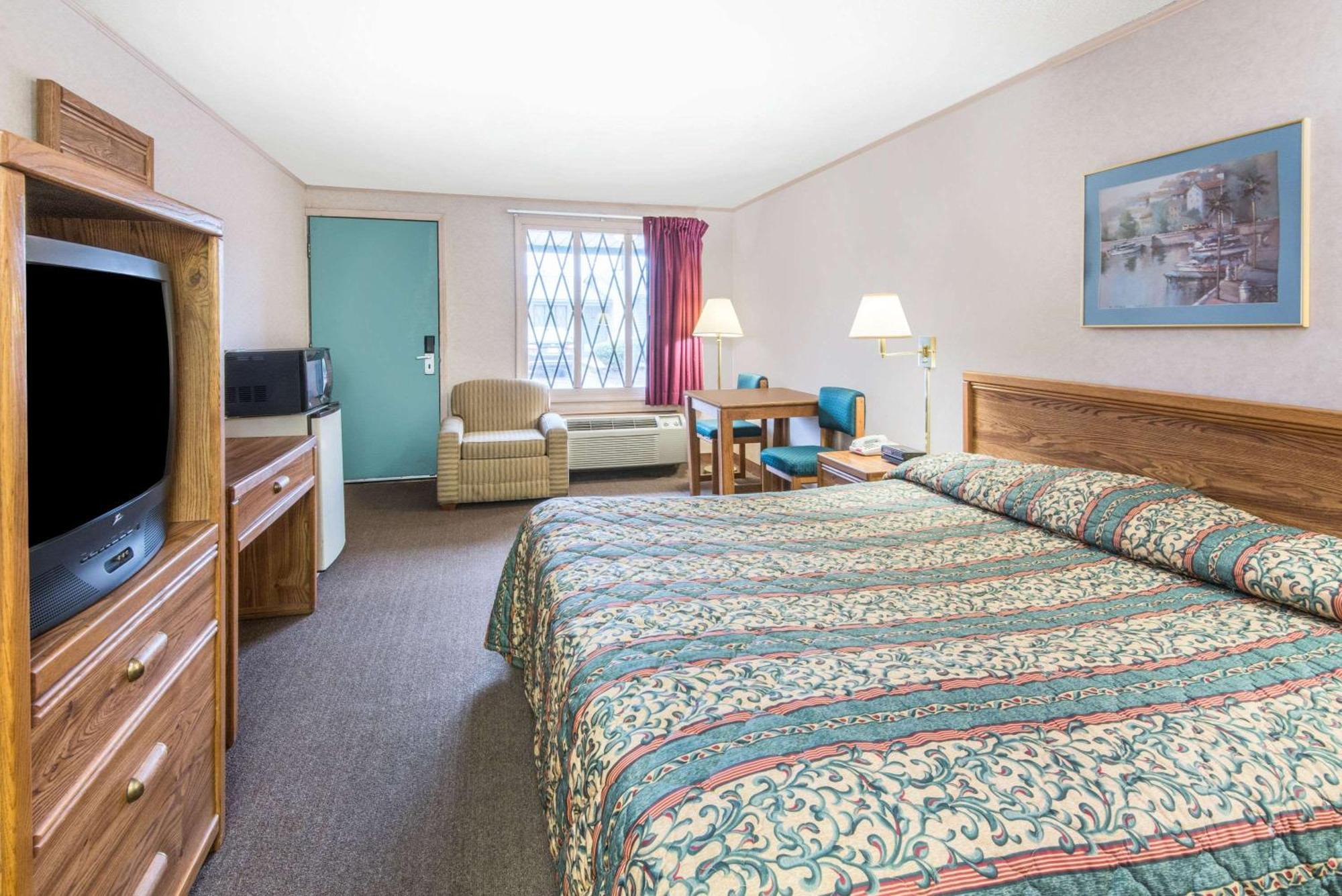Knights Inn Canton Bagian luar foto