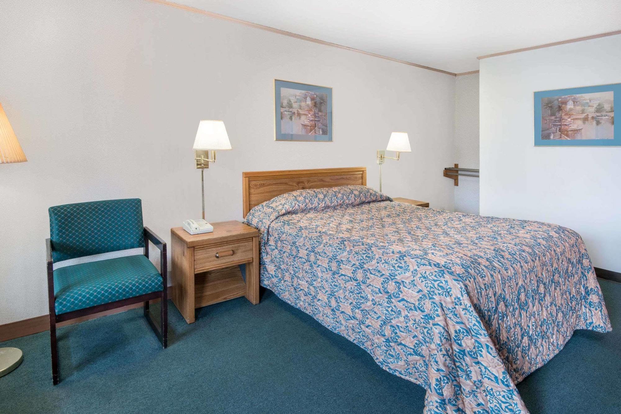 Knights Inn Canton Bagian luar foto