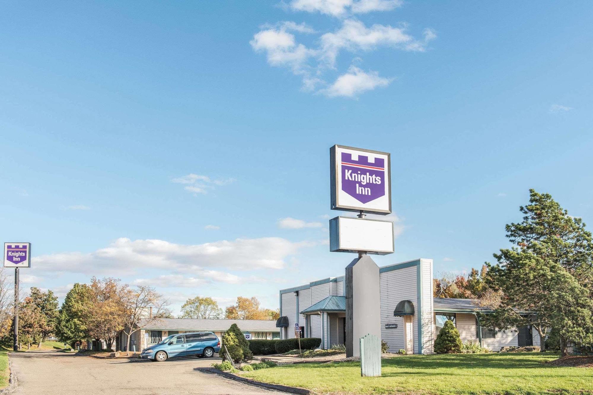 Knights Inn Canton Bagian luar foto