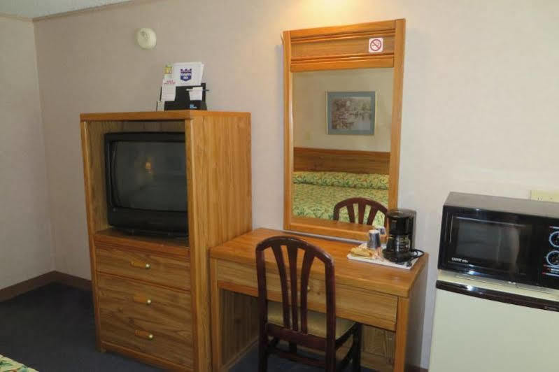 Knights Inn Canton Bagian luar foto